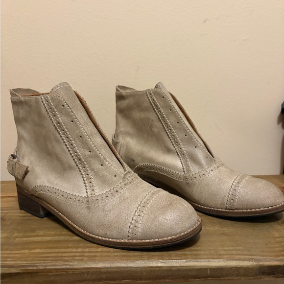 Joe’s Ankle Suede Tan Size 10 Boot NWOB - Picture 1 of 7